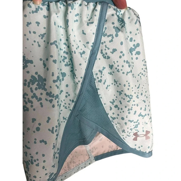 Women's Under Armour Blue on Blue Splatter Athletic Shorts New With Tags Lined - Picture 10 of 10